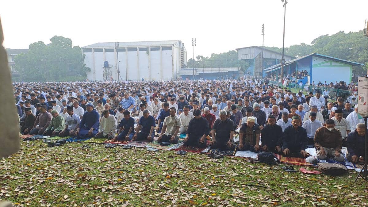 Ribuan Jemaah Muhammadiyah Jabar Gelar Salat Id di Lapangan Lodaya 