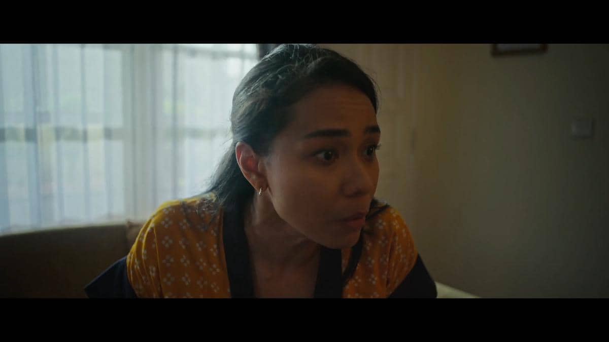 Trailer film Bila Esok Ibu Tiada menampilkan Adinia Wirasti berperan sebagai karakter Ranika si sulung