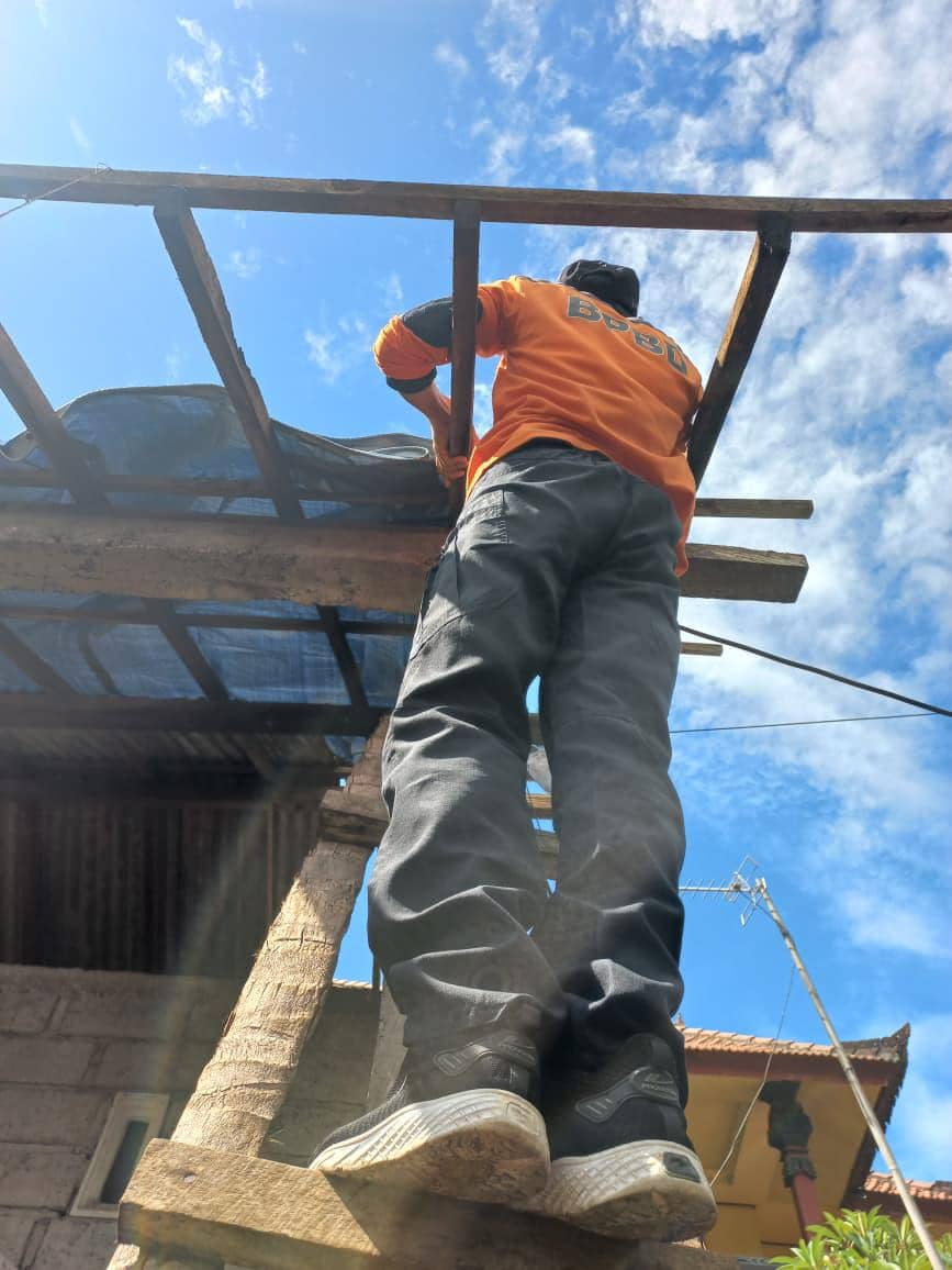 

"Total kerugian material akibat bencana ini diperkirakan mencapai Rp10.600.000. Beruntung, tidak ada korban jiwa maupun luka-luka dalam insiden ini," kata Kepala BPBD Kabupaten Jembrana, Putu Agus Artana pada Jumat (20/3/2026).