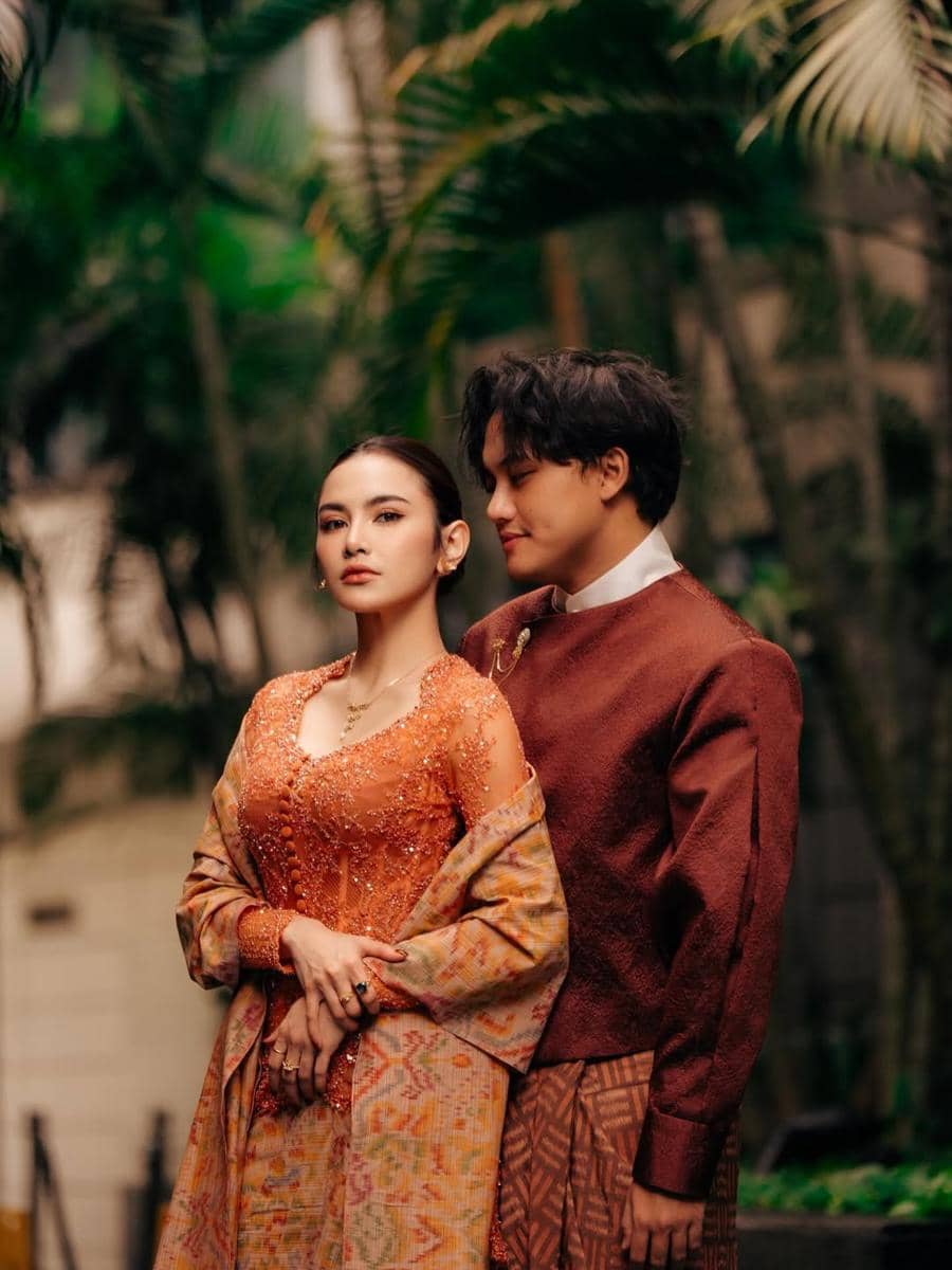 Foto keluarga Rizky Febian dan Mahalini di hari lebaran