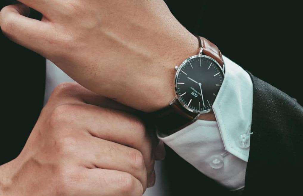 ilustrasi jam tangan