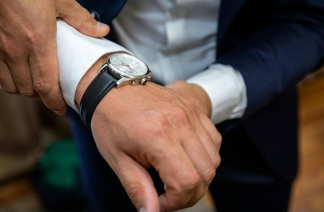 ilustrasi jam tangan