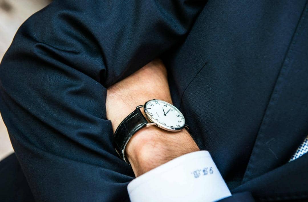 ilustrasi jam tangan