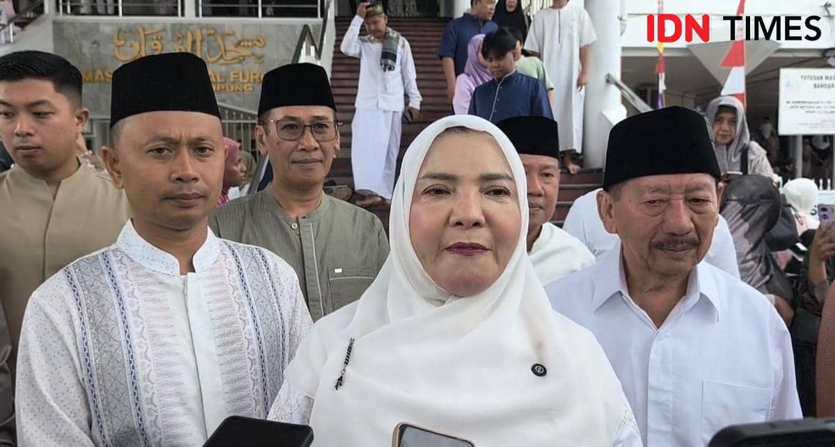 Eva Dwiana Salat Id di Masjid Al-Furqon, Momen Spesial Sejak Menjabat