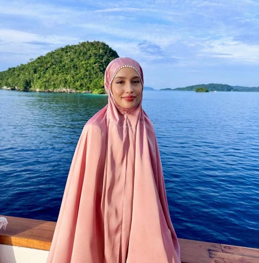 momen Lebaran Cinta Laura di Raja Ampat