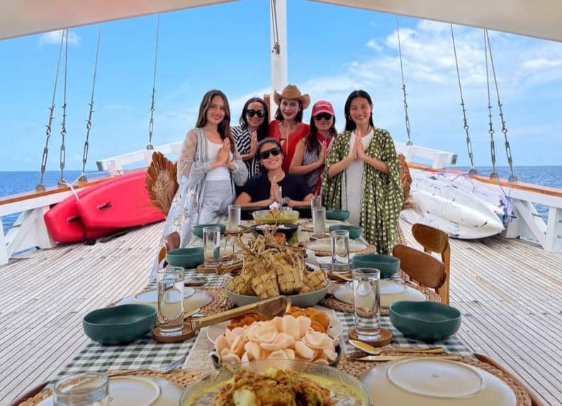 momen Lebaran Cinta Laura di Raja Ampat