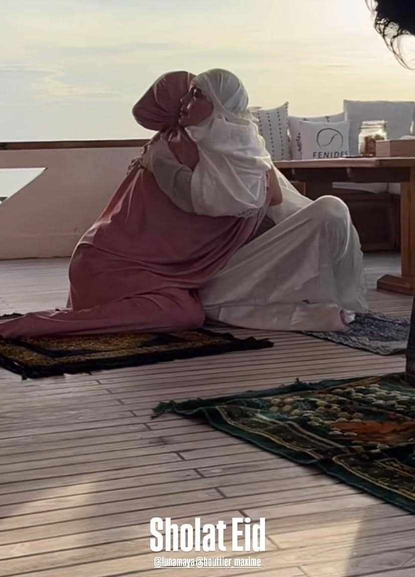 momen Lebaran Cinta Laura di Raja Ampat