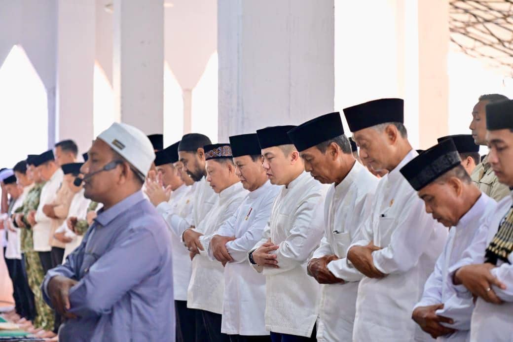 Presiden Prabowo Subianto melaksanakan salat Id di Aceh, Sabtu (21/3/2025)
