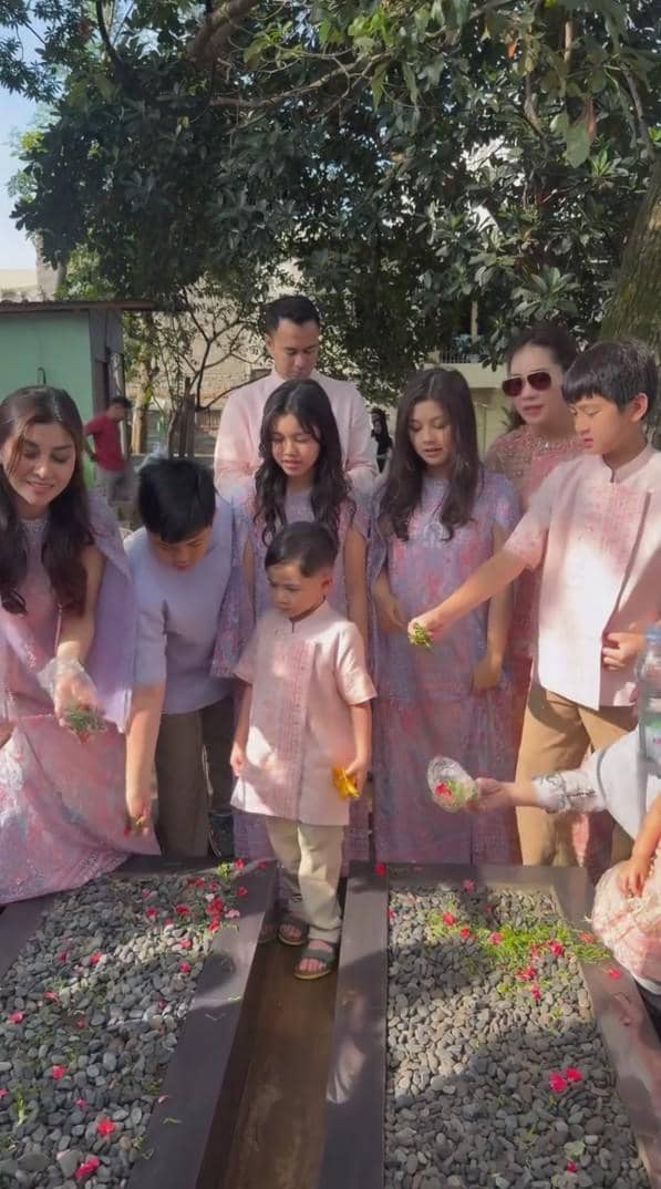Keluarga besar Raffi Ahmad