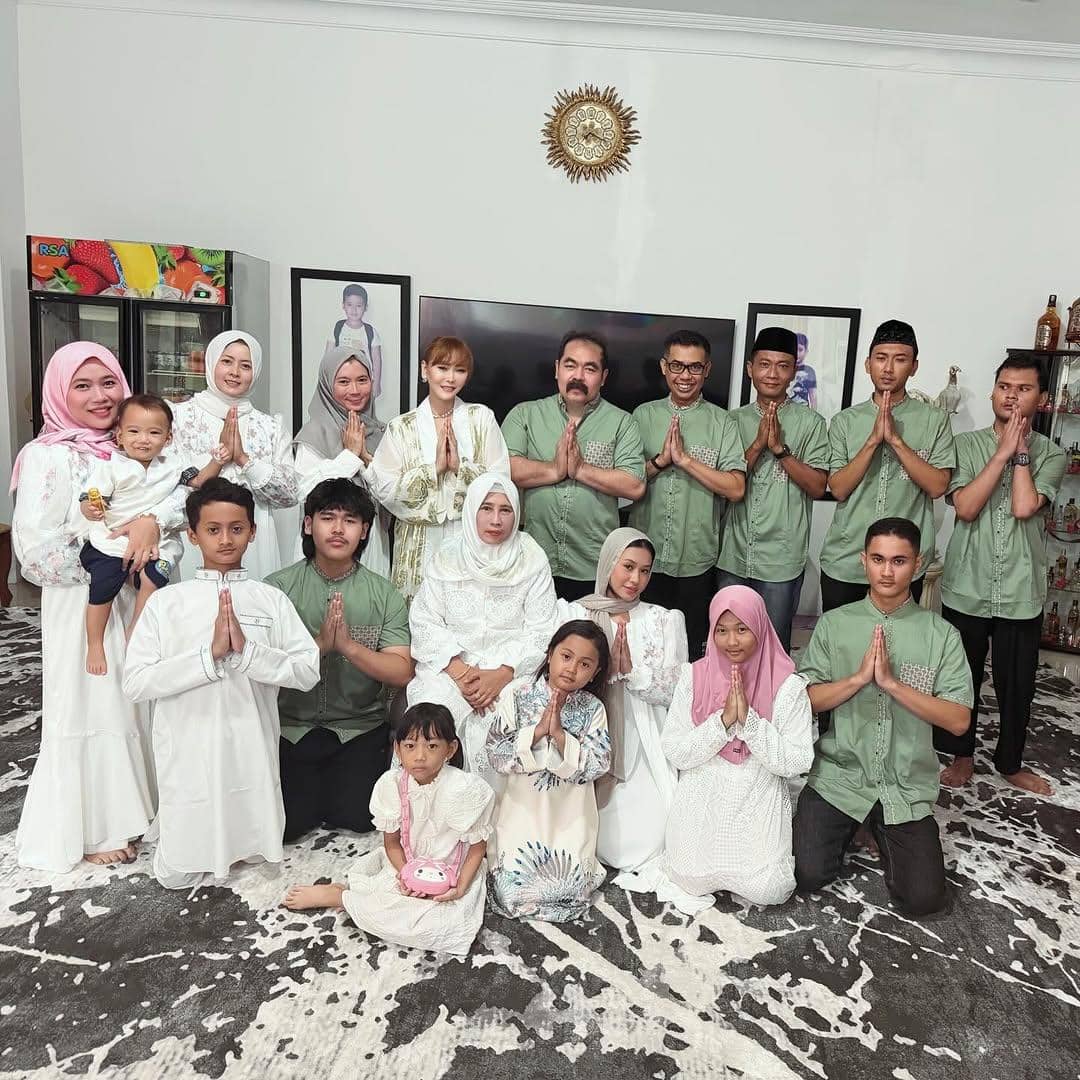 gaya lebaran artis 2026 (instagram.com/inul.d)