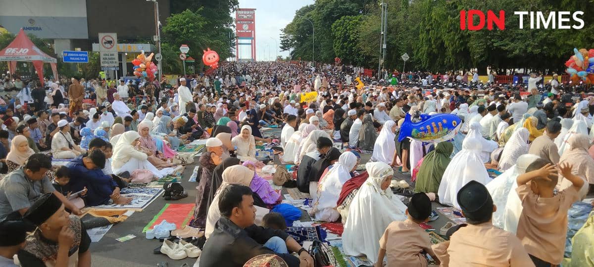 Jembatan Ampera jadi Lautan Manusia, Tren Idul Fitri Tiap Tahun