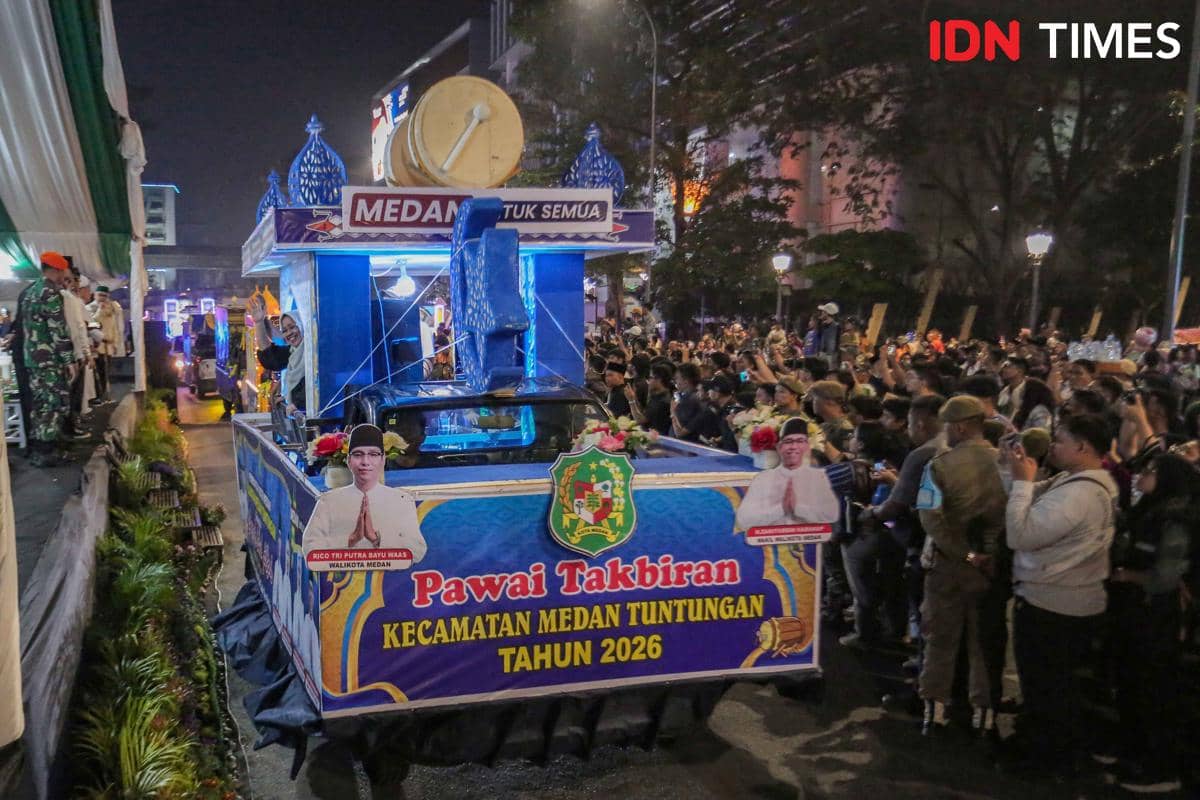 Pawai Takbiran Dikritik: Ini Mobil Hias Apa Mobil Kampanye Rico Waas?