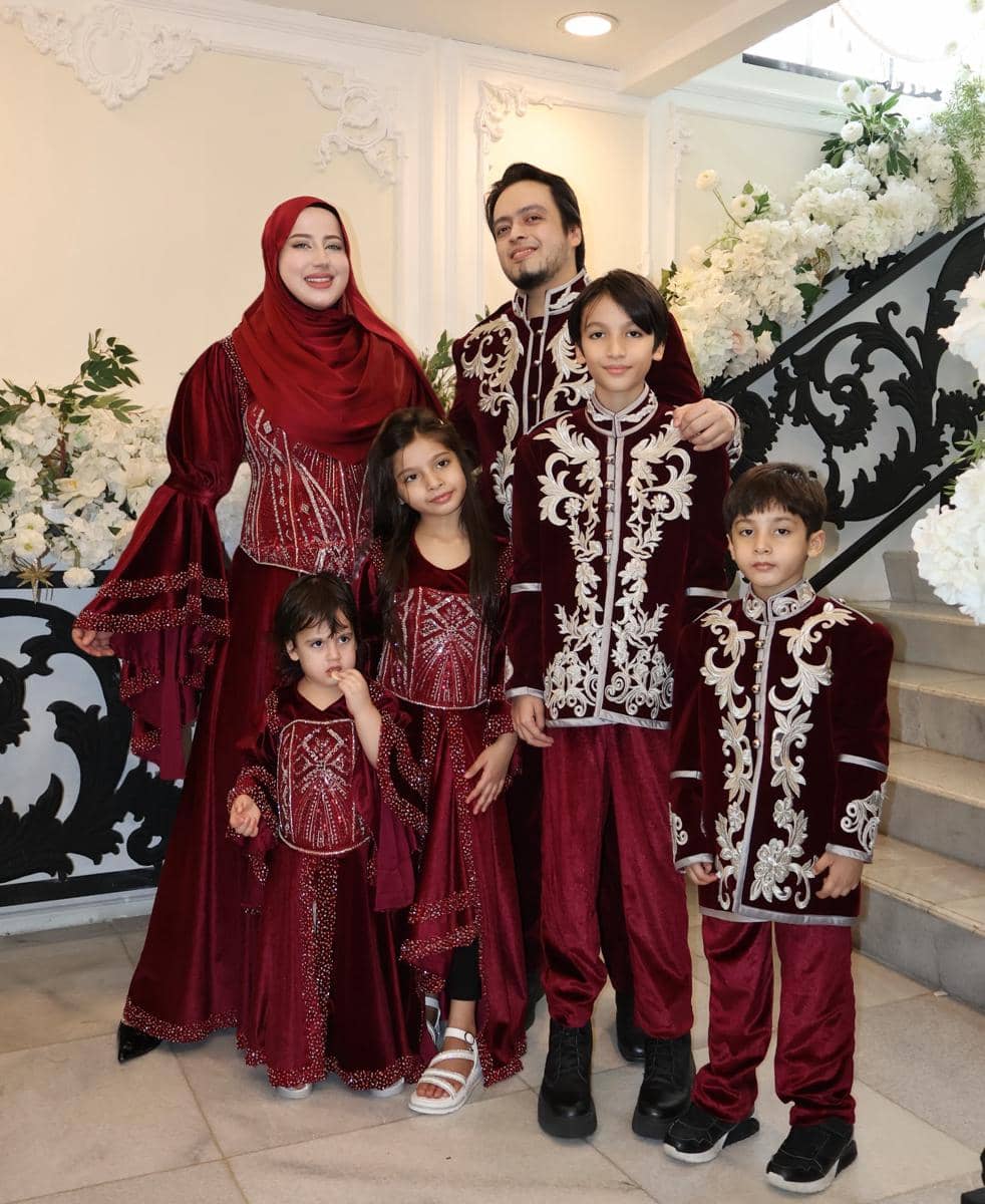 gaya keluarga Tasya dan Tasyi di Lebaran 2026