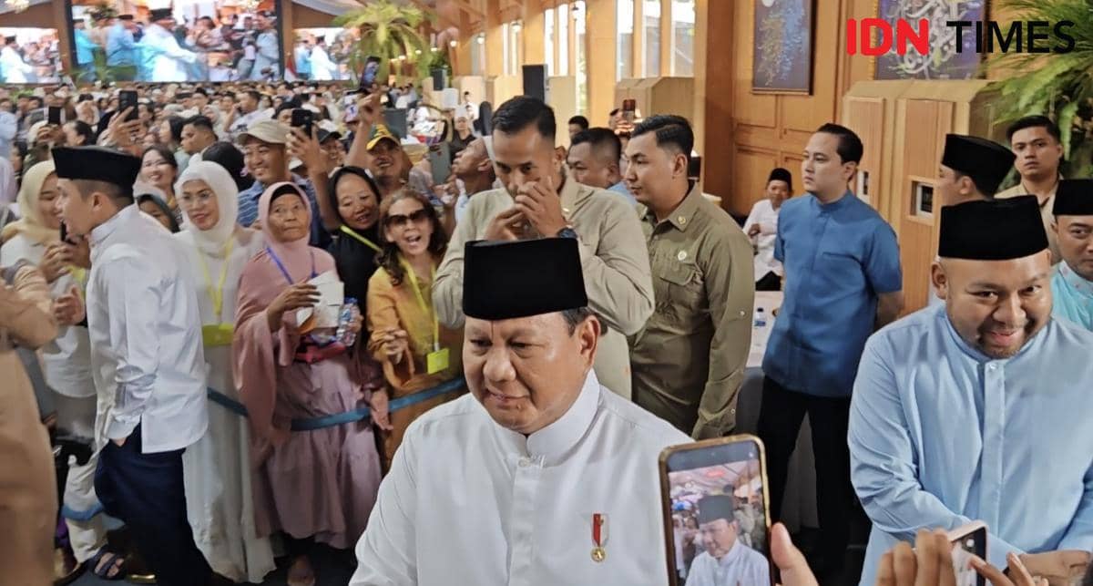Prabowo Bareng Didit Sapa Warga yang Ikut Open House di Istana