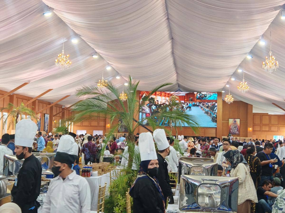 Warga Nikmati Jamuan Open House di Istana Kepresidenan Jakarta