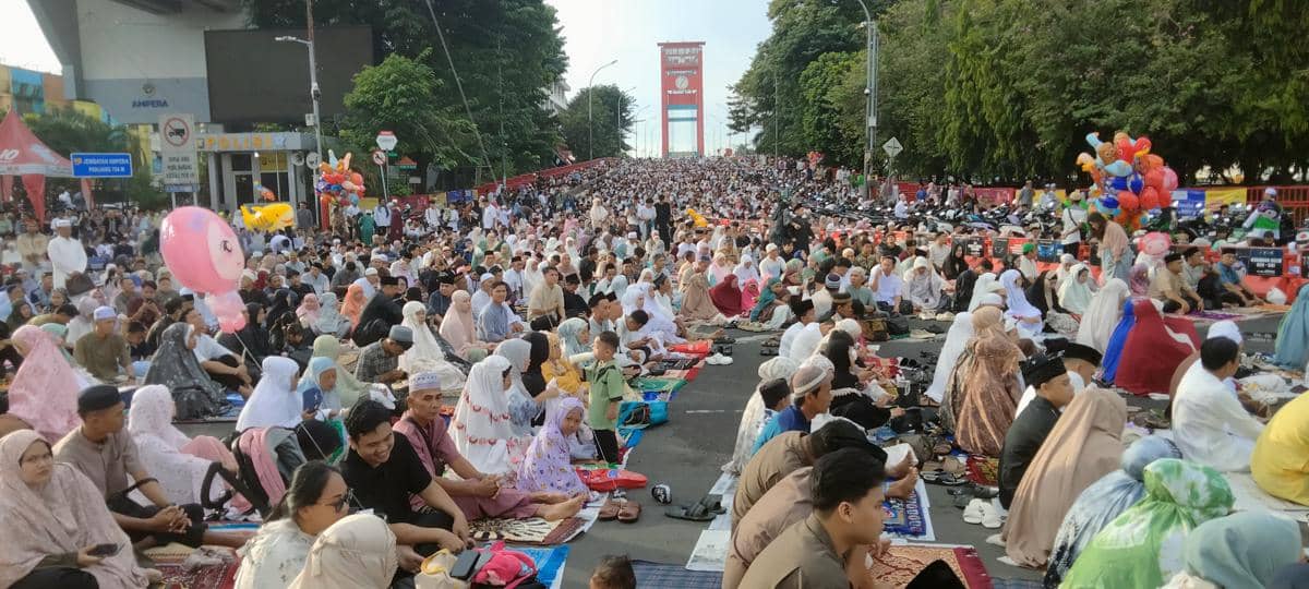 Situasi Jembatan Ampera Kota Palembang saat momen Lebaran (IDN Times/Feny Maulia Agustin)