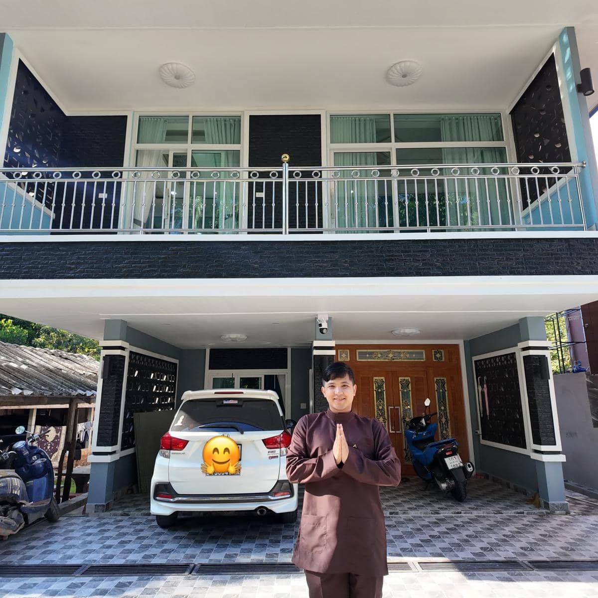 Jirayut pulang ke kampung halamannya di Thailand. Kali ini, ia bisa merayakan lebaran di rumah baru