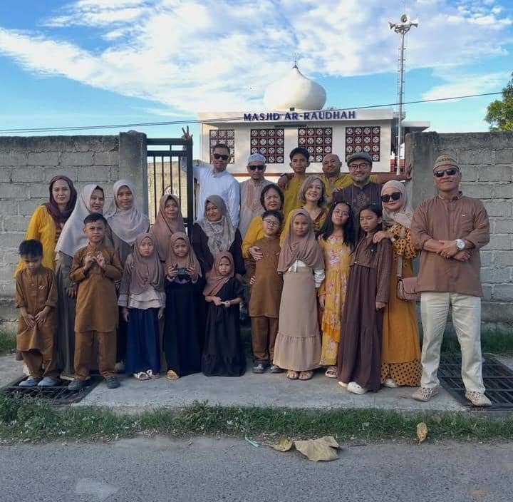 keluarga Cynthia Lamusu lebaran di Gorontalo