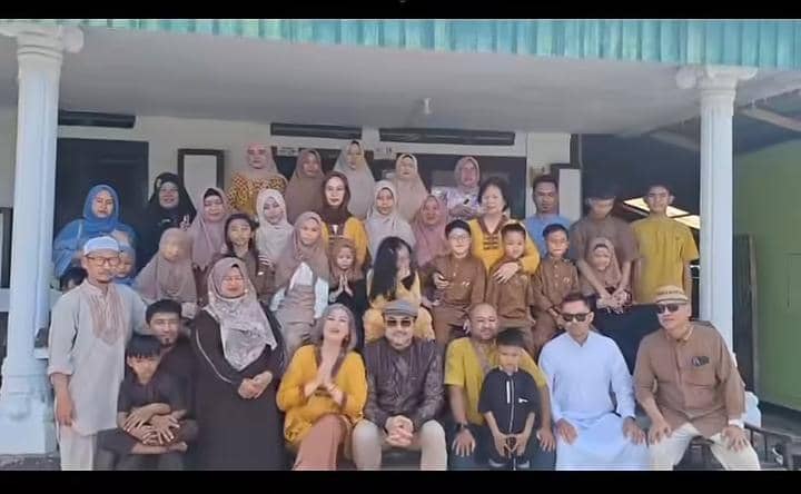 keluarga Cynthia Lamusu lebaran di Gorontalo
