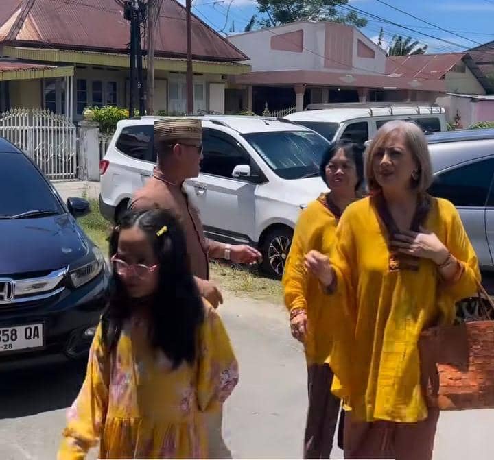 keluarga Cynthia Lamusu lebaran di Gorontalo