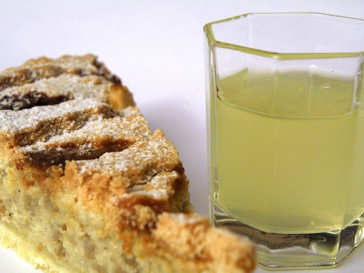 ilustrasi pastiera dan air bunga jeruk