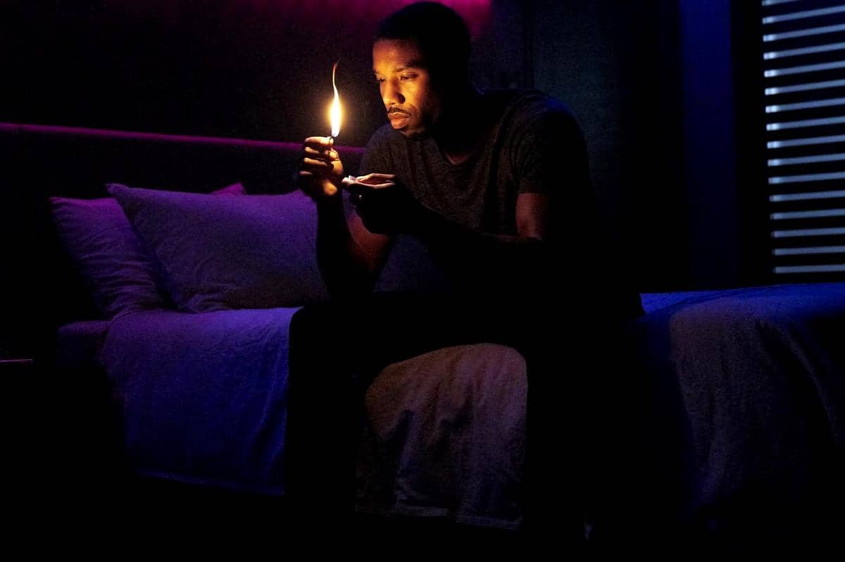 cuplikan adegan yang diperankan Michael B. Jordan dalam film Fahrenheit 451