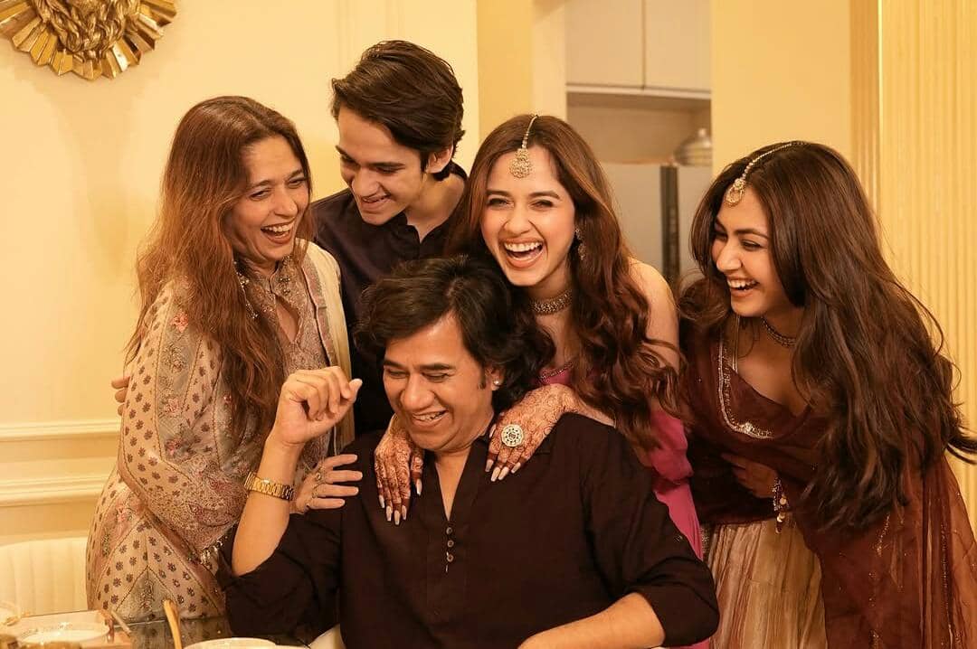 10 Potret Artis India Rayakan Lebaran 2026, Ada yang di Tanah Suci