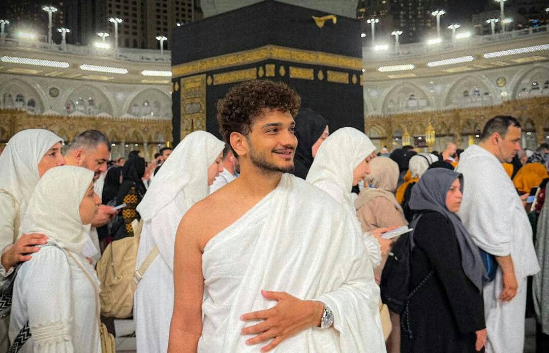9 Potret Artis India Munawar Faruqui Rayakan Lebaran 2026 di Makkah