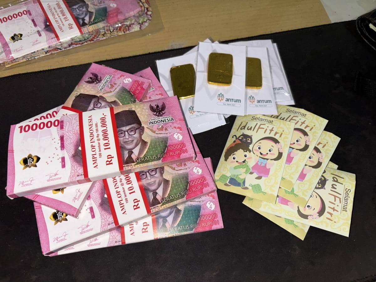 potret kocak amplop THR gak umum