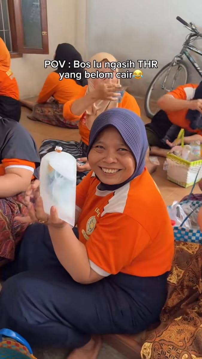 potret kocak amplop THR gak umum