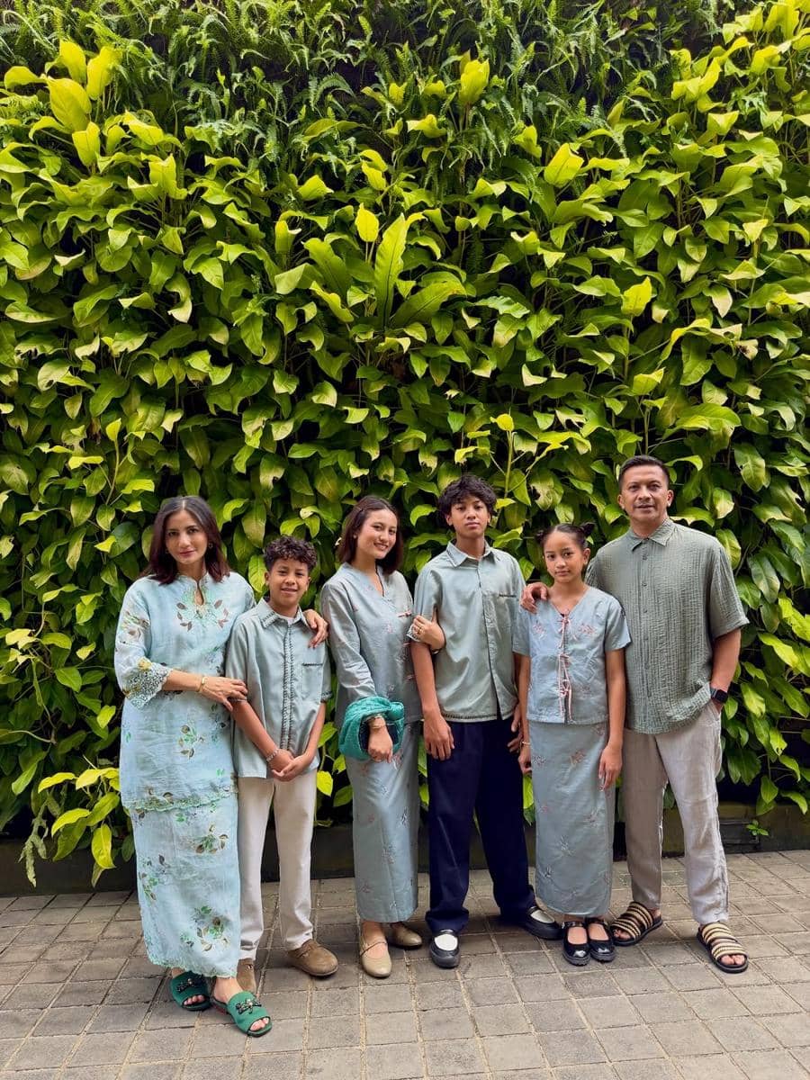 gaya keluarga besar artis di Lebaran 2026 (instagram.com/dijet78)