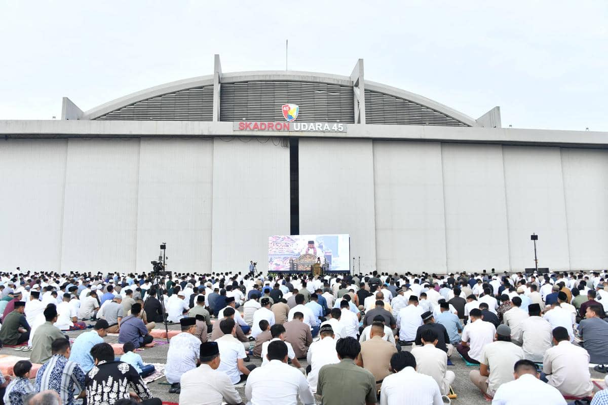 Momen Ketika Apron Skadron Udara TNI AU Jadi Lokasi Salat Id 2026