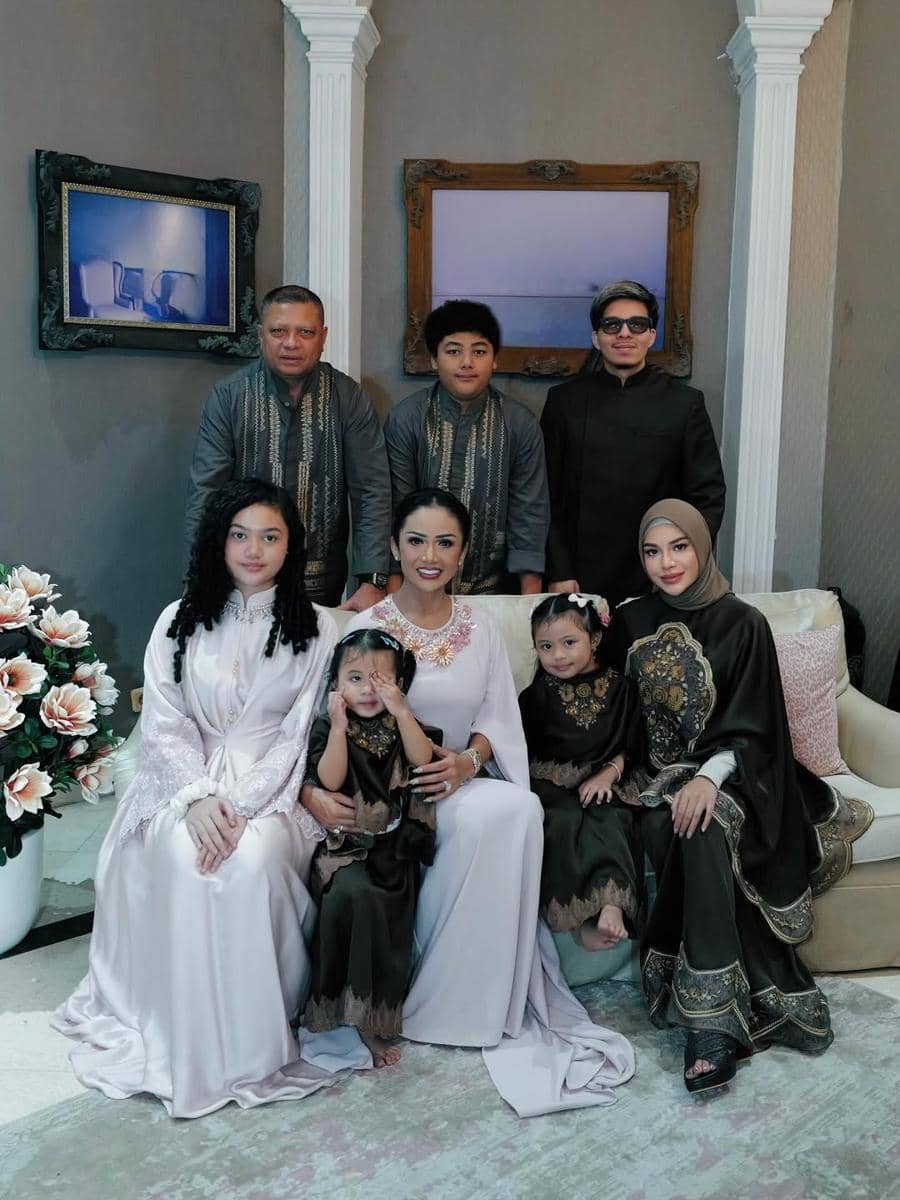 gaya keluarga besar artis di Lebaran 2026 (instagram.com/attahalilintar)