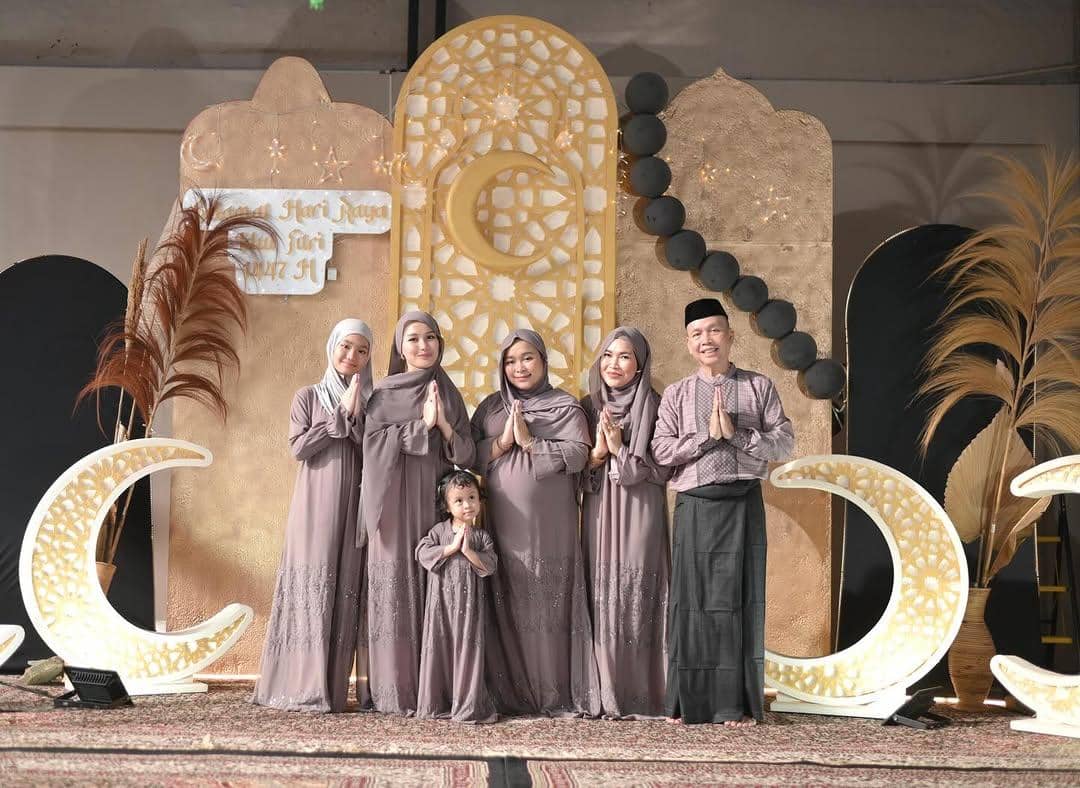 gaya keluarga besar artis di Lebaran 2026 (instagram.com/ayutingting92)