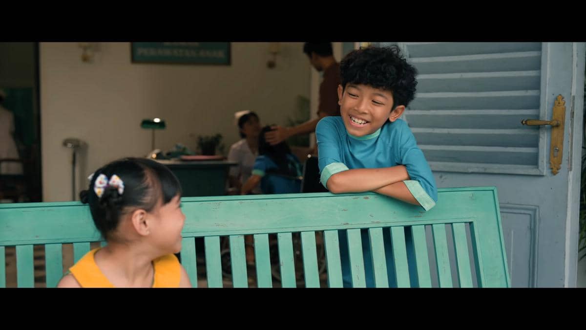 Cuplikan film Na Willa menampilkan karakter Na Willa dan Dul sedang bernyanyi "Sikilku Iso Muni", soundtrack ciptaan Laleilmanino