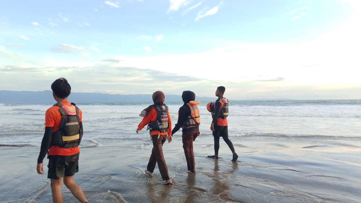 Liburan Berujung Petaka, 2 Remaja Terseret Arus di Pantai Karangnaya
