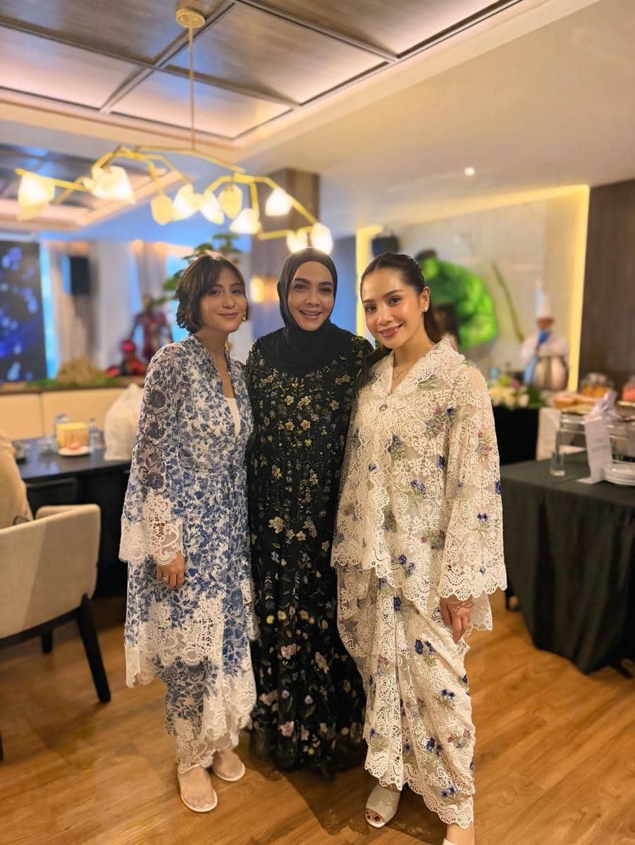 gaya artis dan keluarga di lebaran hari kedua