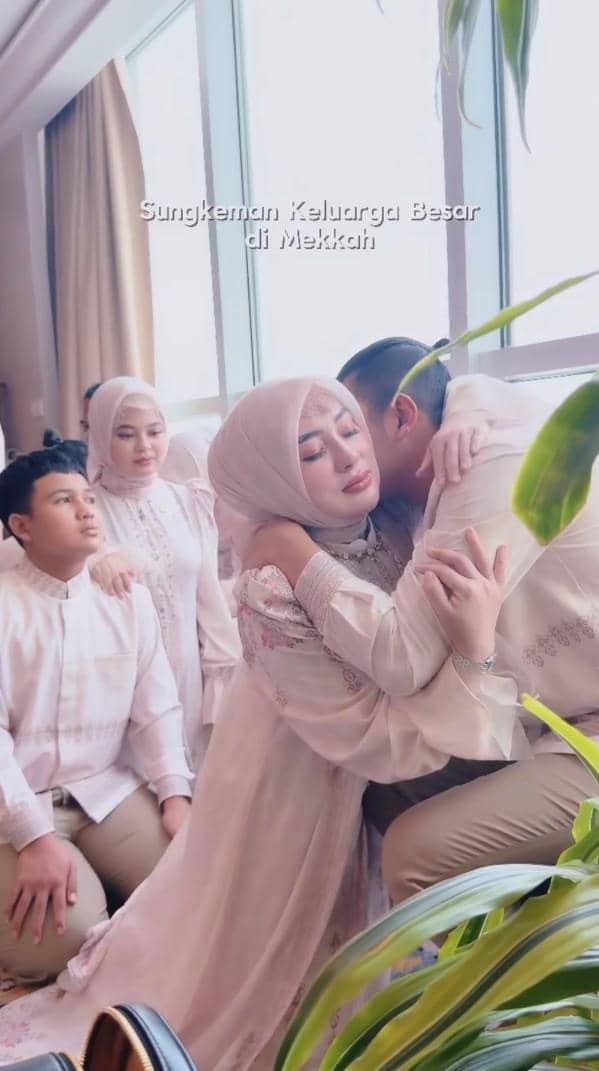 Keluarga Shella Saukia Lebaran 2026 di Tanah Suci