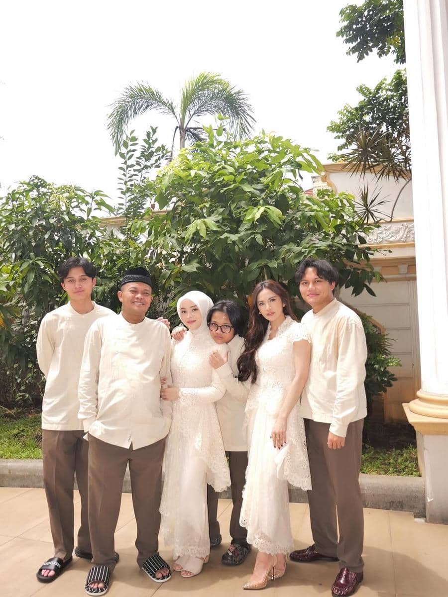 gaya keluarga besar artis di Lebaran 2026 (instagram.com/putridelinaa)