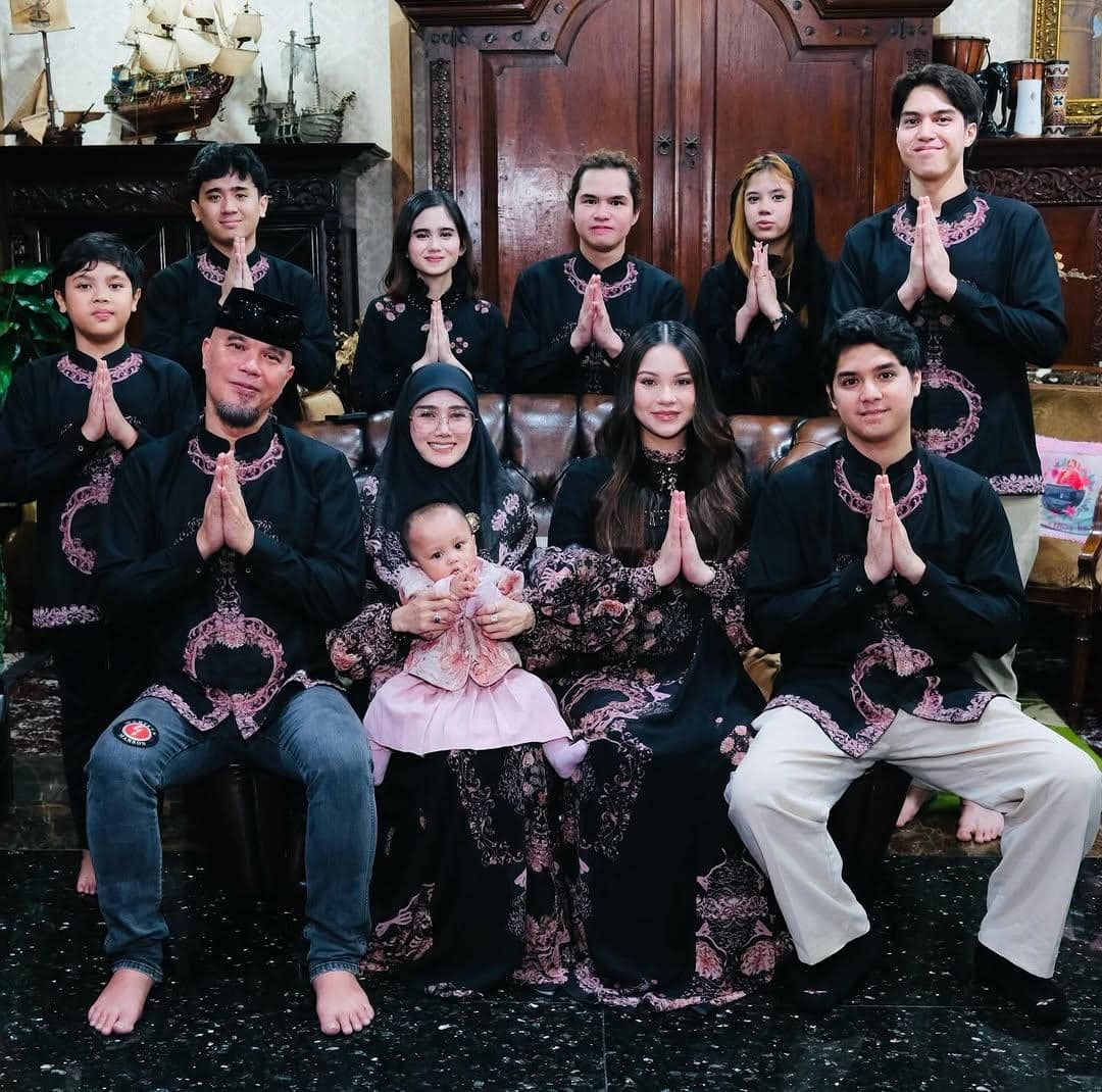 gaya keluarga besar artis di Lebaran 2026 (instagram.com/ahmaddhaniofficial))