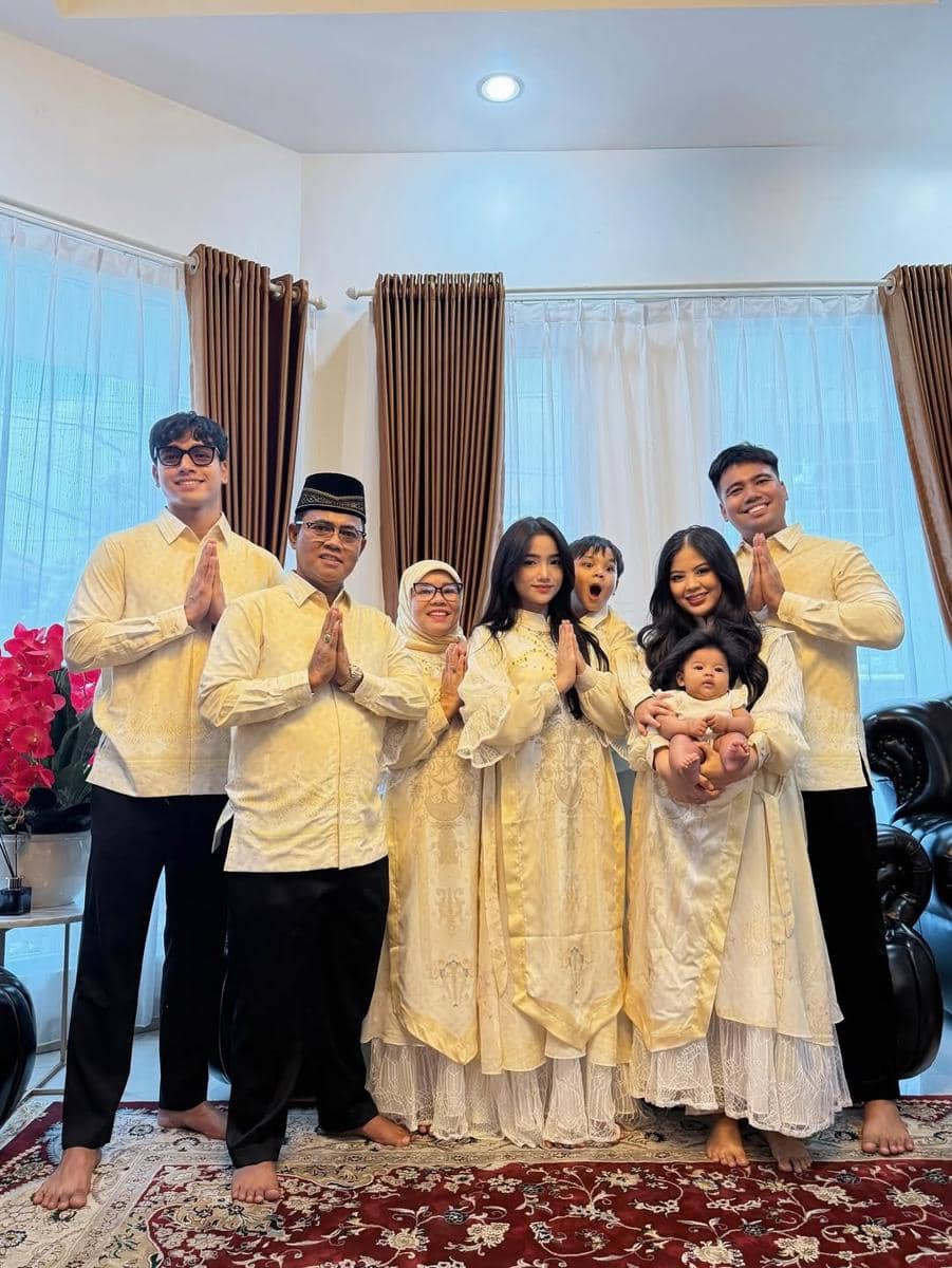 gaya keluarga besar artis di Lebaran 2026 (instagram.com/fuji_an)
