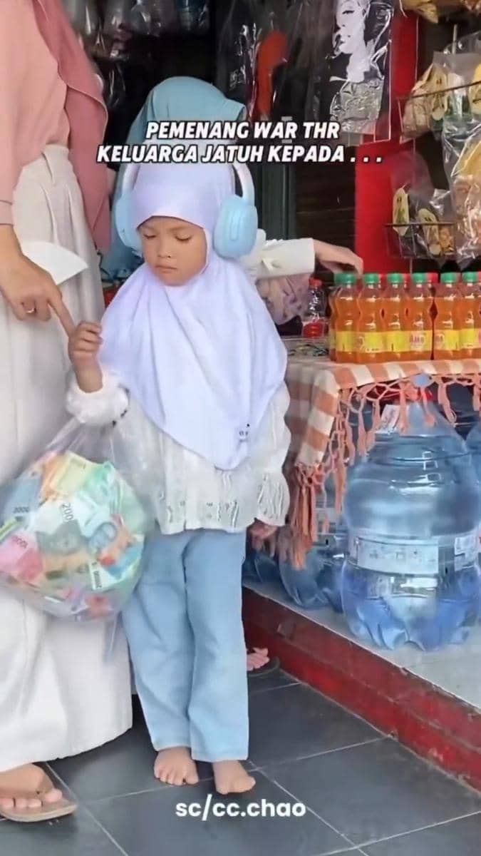 potret kocak amplop THR gak umum