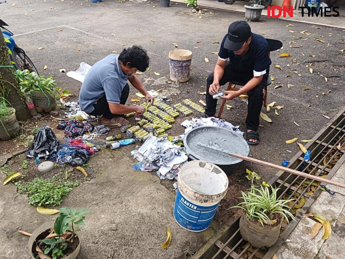 Duh! Ditinggal Mudik, Rumah Darto Warga Tembalang Ketimpa Balon Udara