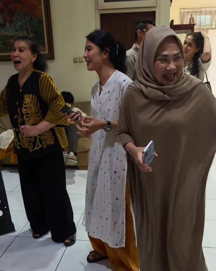 gaya artis dan keluarga di lebaran hari kedua