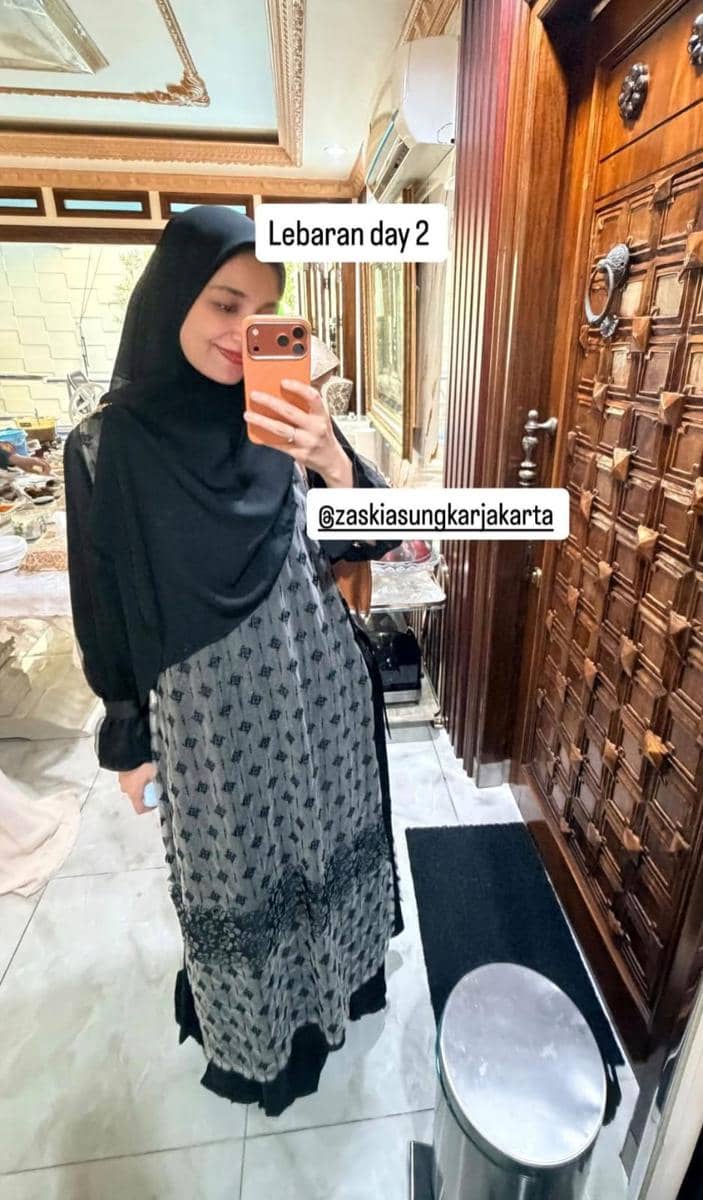 gaya artis dan keluarga di lebaran hari kedua
