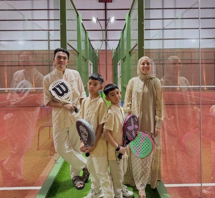 Tya Ariestya family padel saat lebaran