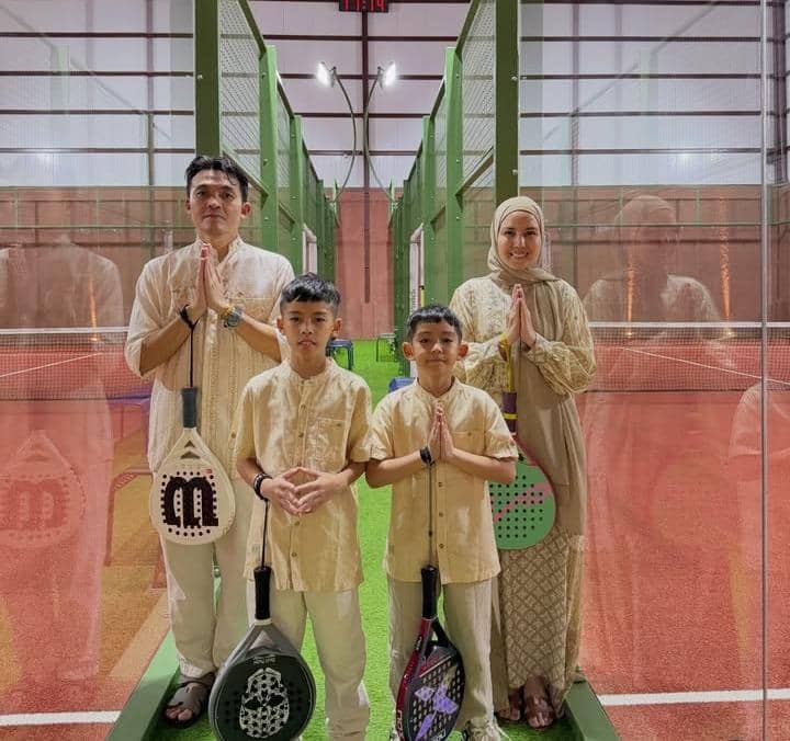 Tya Ariestya family padel saat lebaran