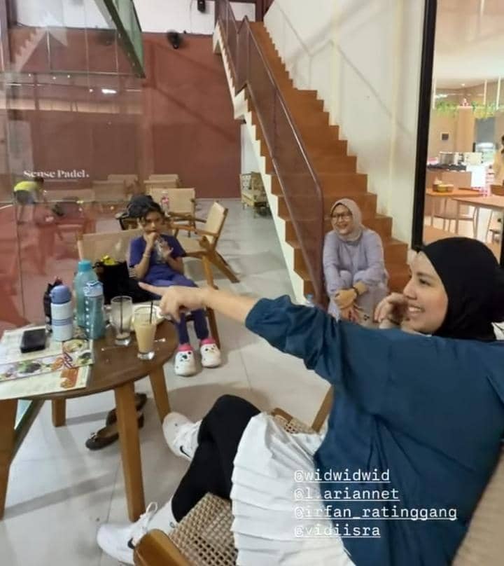 Tya Ariestya family padel saat lebaran