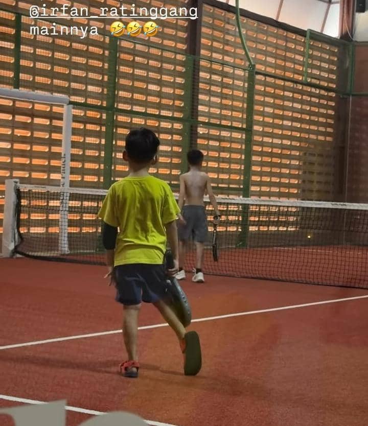 Tya Ariestya family padel saat lebaran