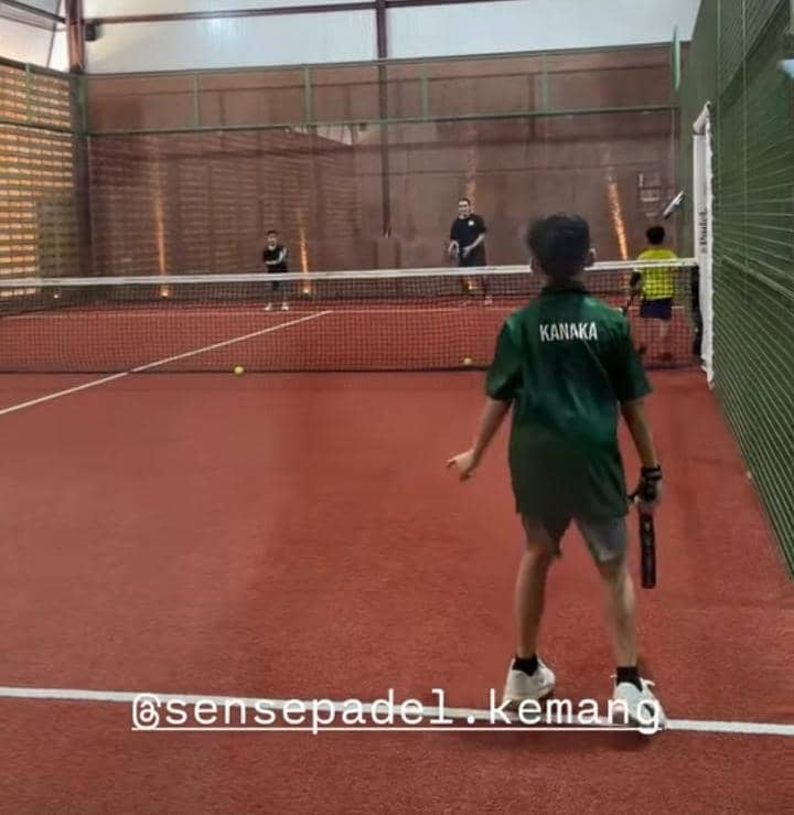 Tya Ariestya family padel saat lebaran